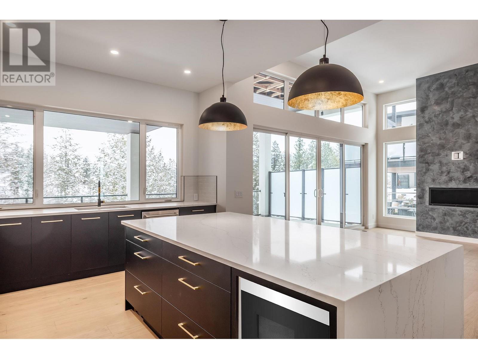 10274 Beacon Hill Drive, Lake Country, British Columbia  V4V 0A9 - Photo 10 - 10334819