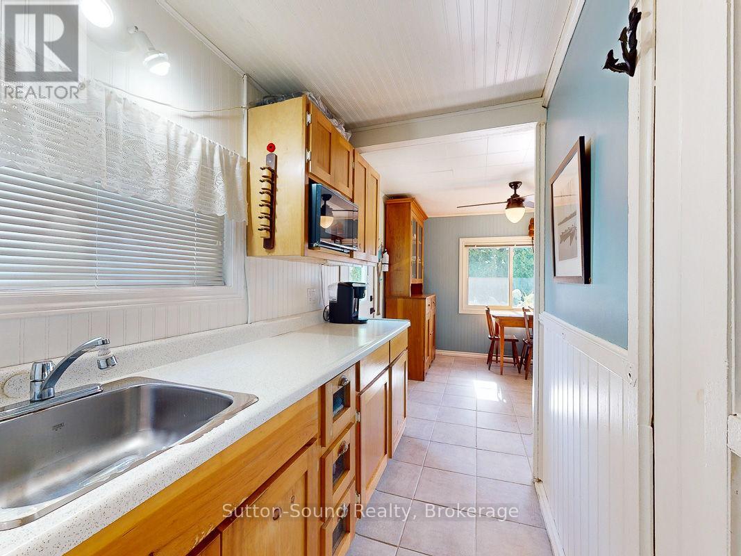 199 Mallory Beach Road, South Bruce Peninsula, Ontario  N0H 2T0 - Photo 12 - X12110205