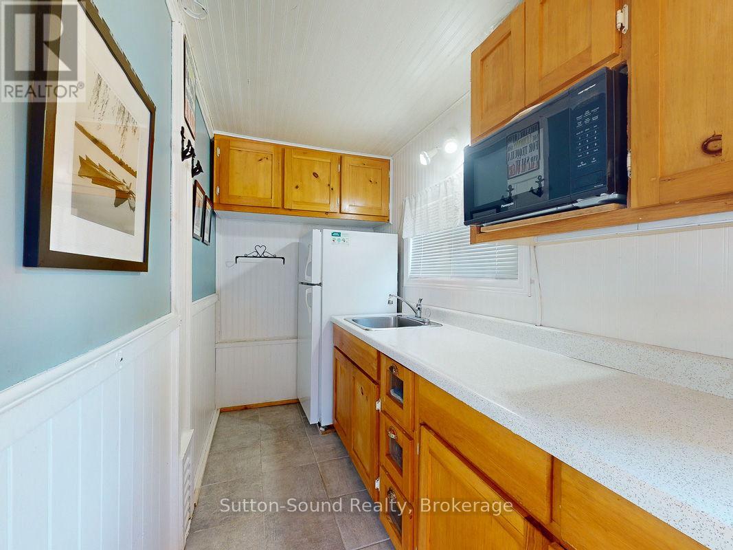 199 Mallory Beach Road, South Bruce Peninsula, Ontario  N0H 2T0 - Photo 13 - X12110205