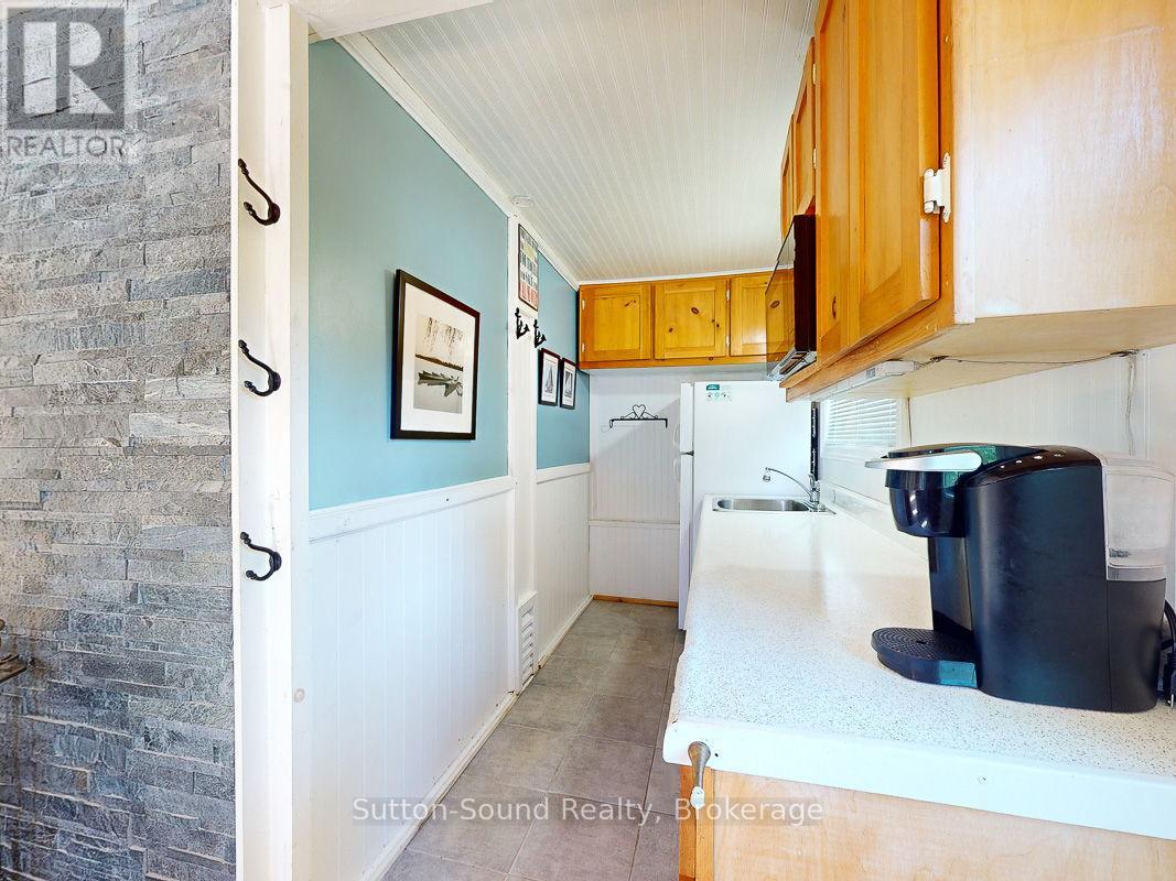 199 Mallory Beach Road, South Bruce Peninsula, Ontario  N0H 2T0 - Photo 14 - X12110205