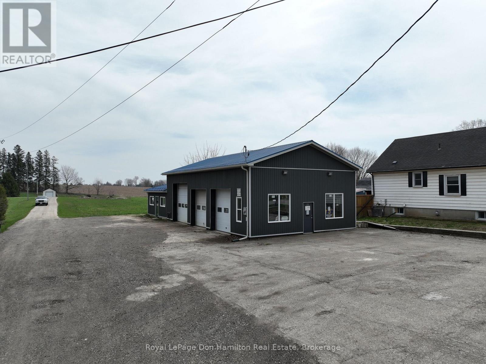 20 Mcgivern Street, Mapleton, Ontario  N0G 2K0 - Photo 2 - X12110236