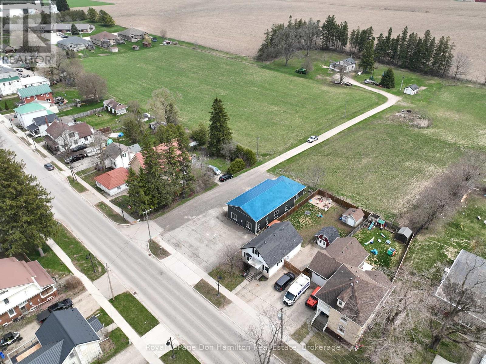20 Mcgivern Street, Mapleton, Ontario  N0G 2K0 - Photo 23 - X12110236