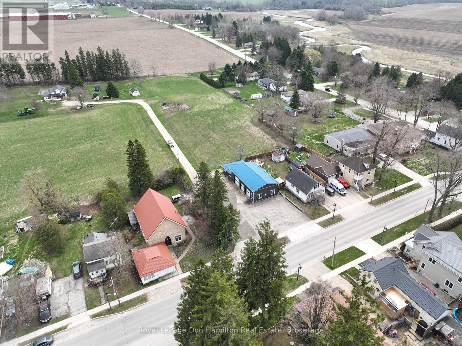20 Mcgivern Street, Mapleton, Ontario  N0G 2K0 - Photo 25 - X12110236