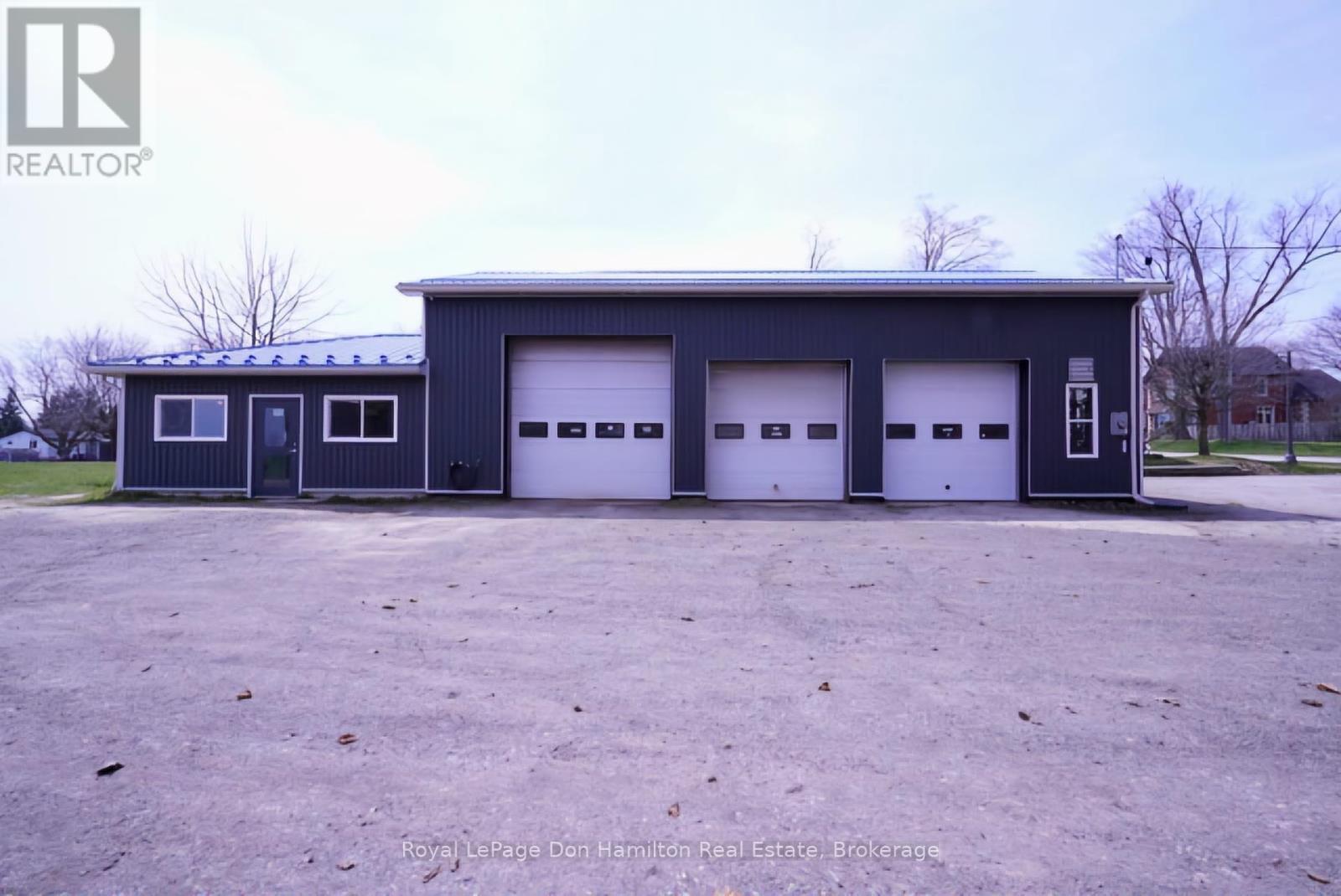 20 Mcgivern Street, Mapleton, Ontario  N0G 2K0 - Photo 3 - X12110236