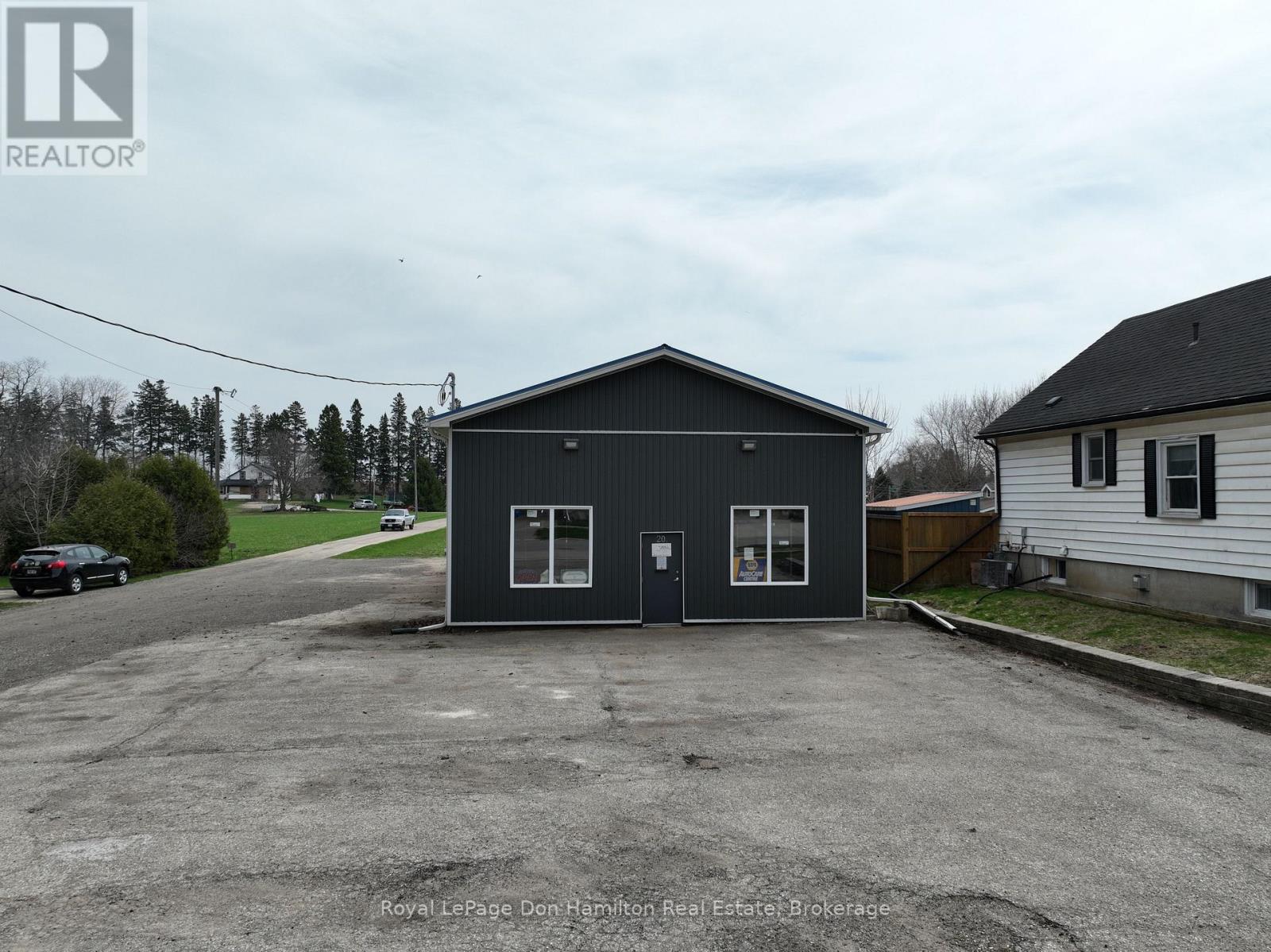 20 Mcgivern Street, Mapleton, Ontario  N0G 2K0 - Photo 4 - X12110236