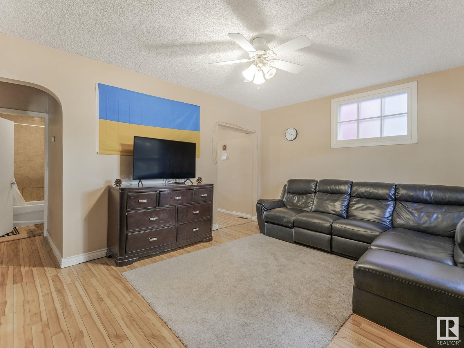 Property at 11927 95A ST NW image 3