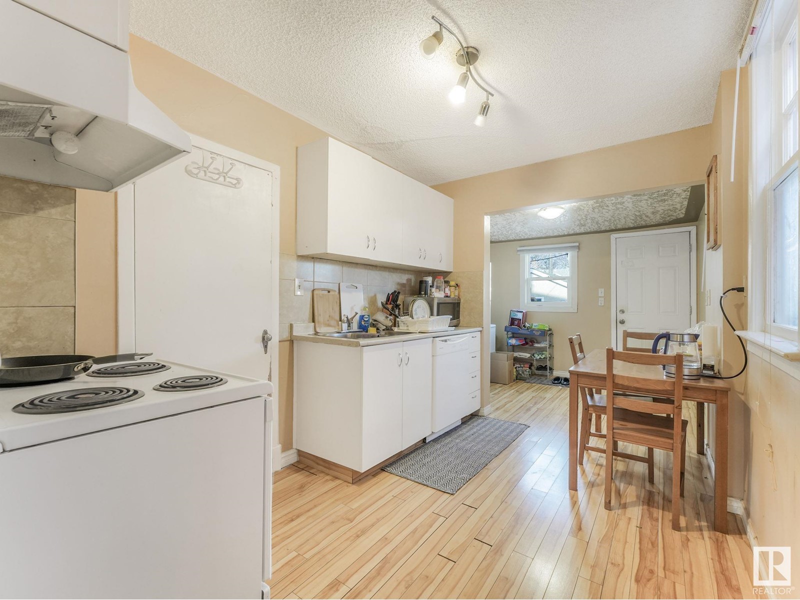 Property at 11927 95A ST NW image 4