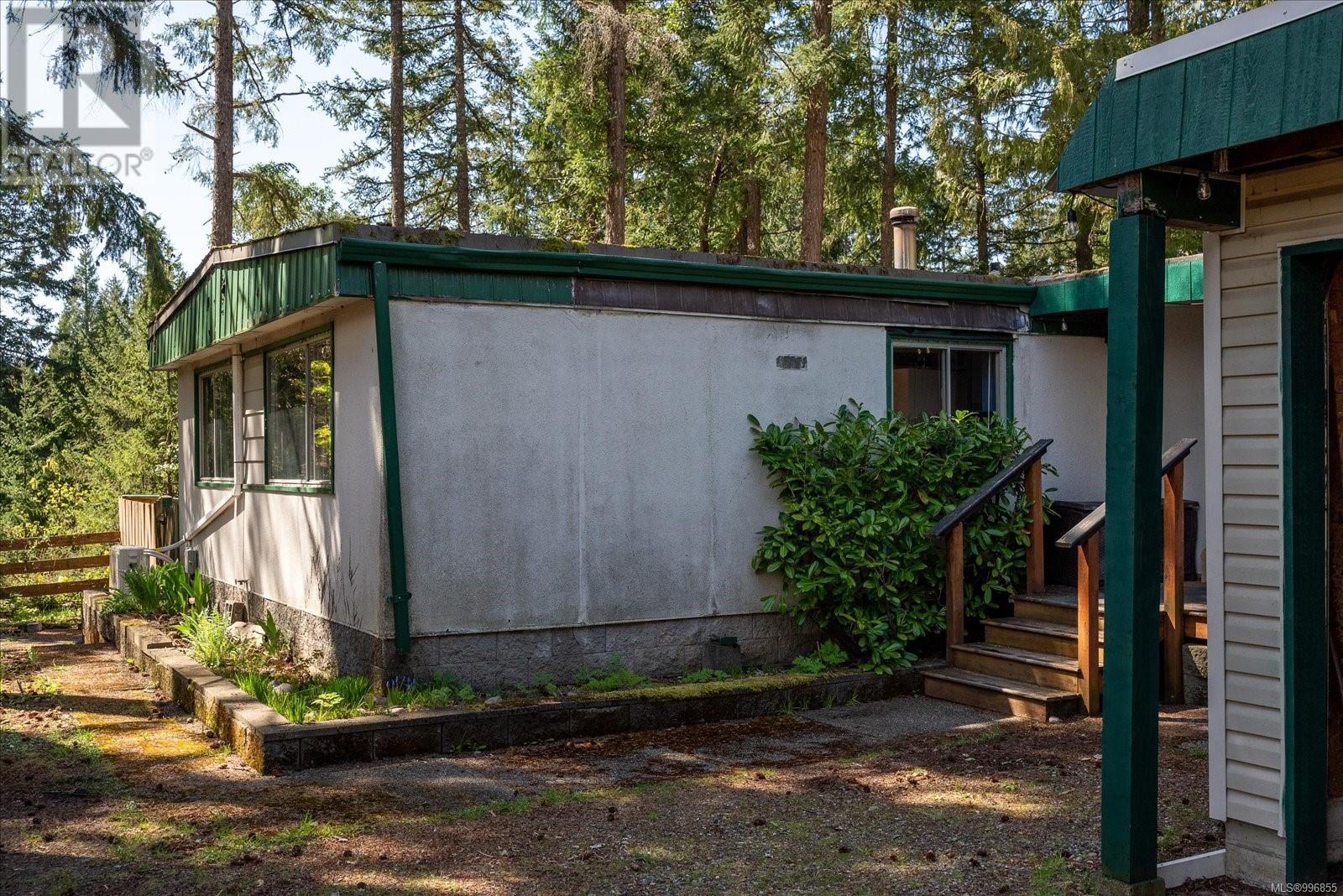 Property at 69 Lake Pl image 5
