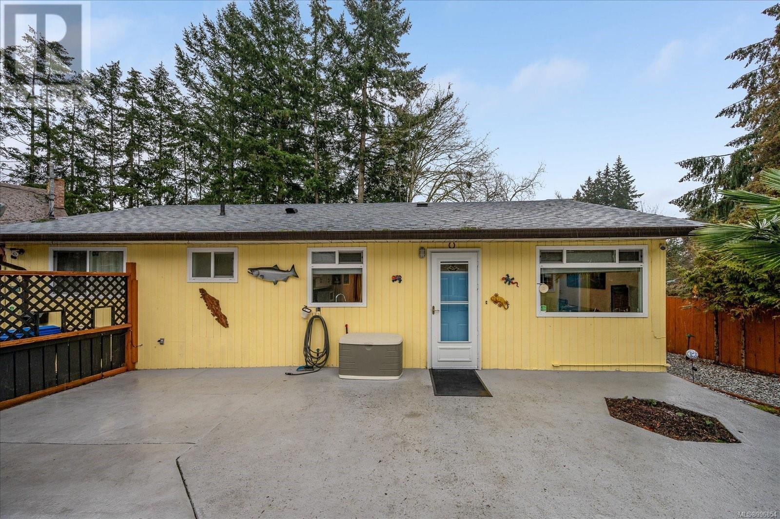 Property at 820 Beaufort Dr image 2