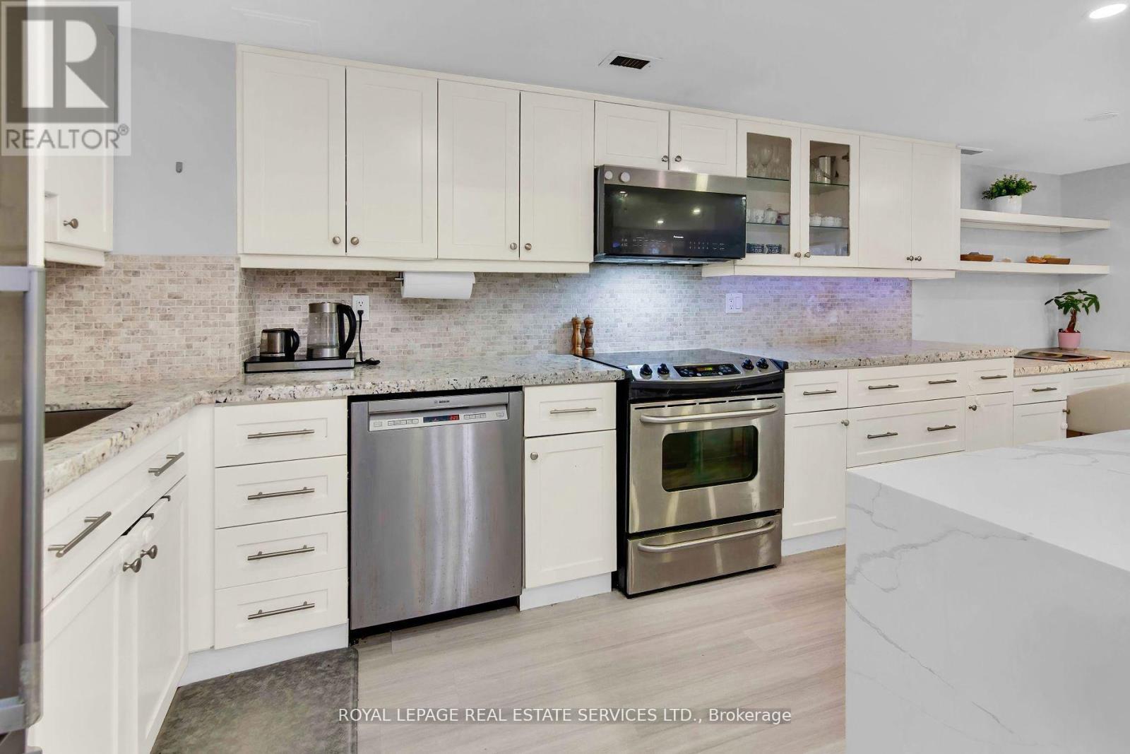 2006 - 30 Wellington Street E, Toronto, Ontario  M5E 1S3 - Photo 13 - C12110317