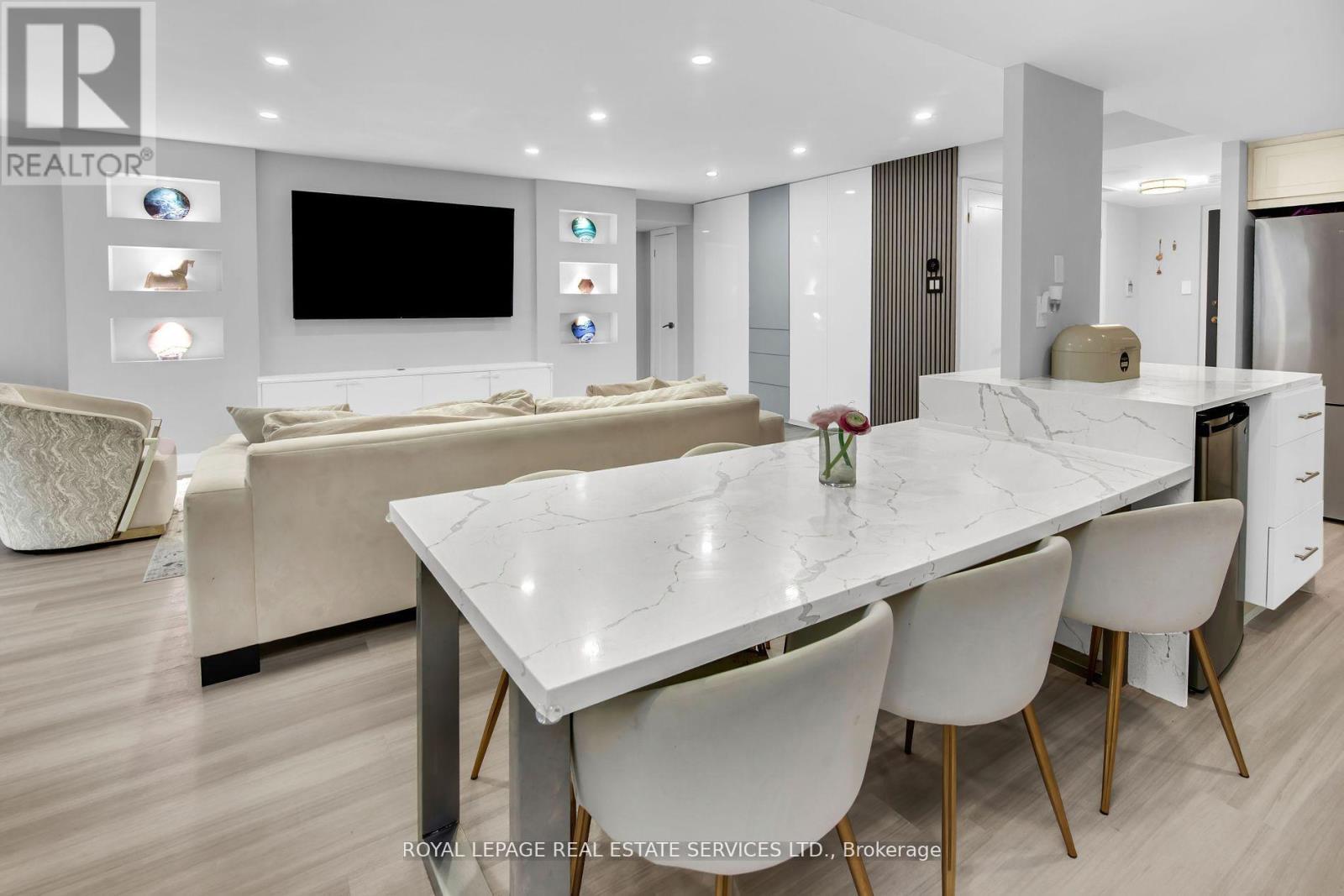 2006 - 30 Wellington Street E, Toronto, Ontario  M5E 1S3 - Photo 15 - C12110317