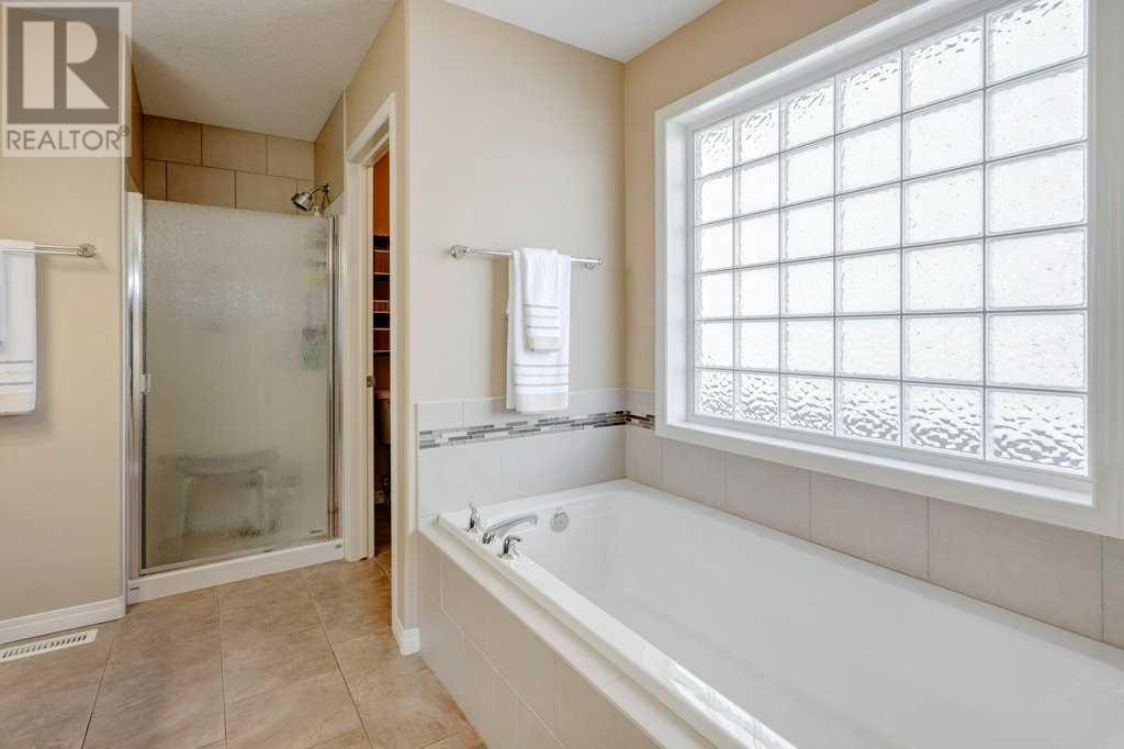 10 Luxstone Rise Sw, Airdrie, Alberta  T4B 0J9 - Photo 15 - A2213610