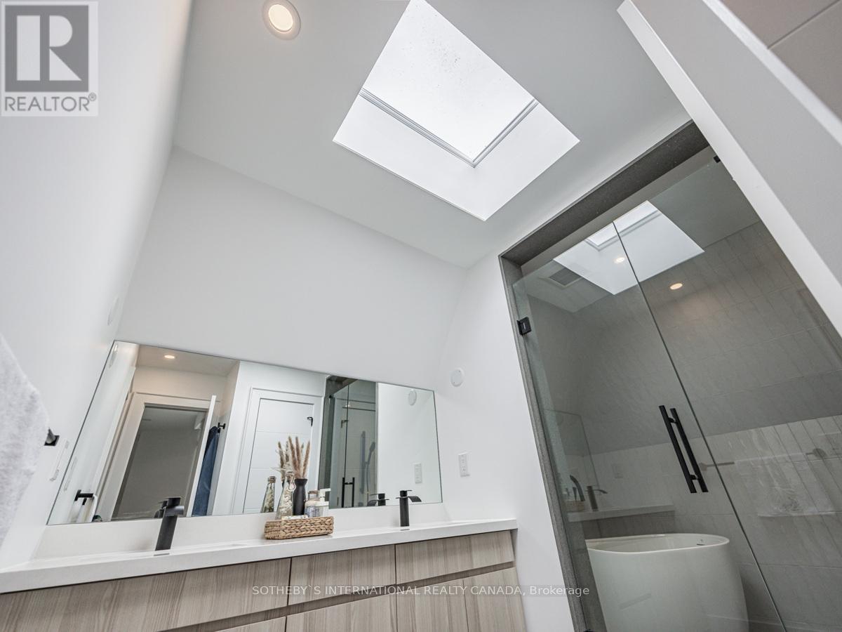 Upper - 6 Twenty Fifth Street, Toronto, Ontario  M8V 3P3 - Photo 33 - W12038765
