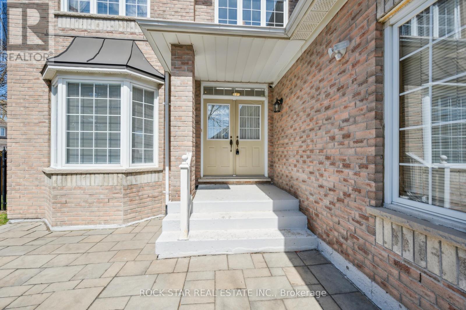 18 Burndenford Crescent, Markham, Ontario  L3P 7Z3 - Photo 8 - N12110302