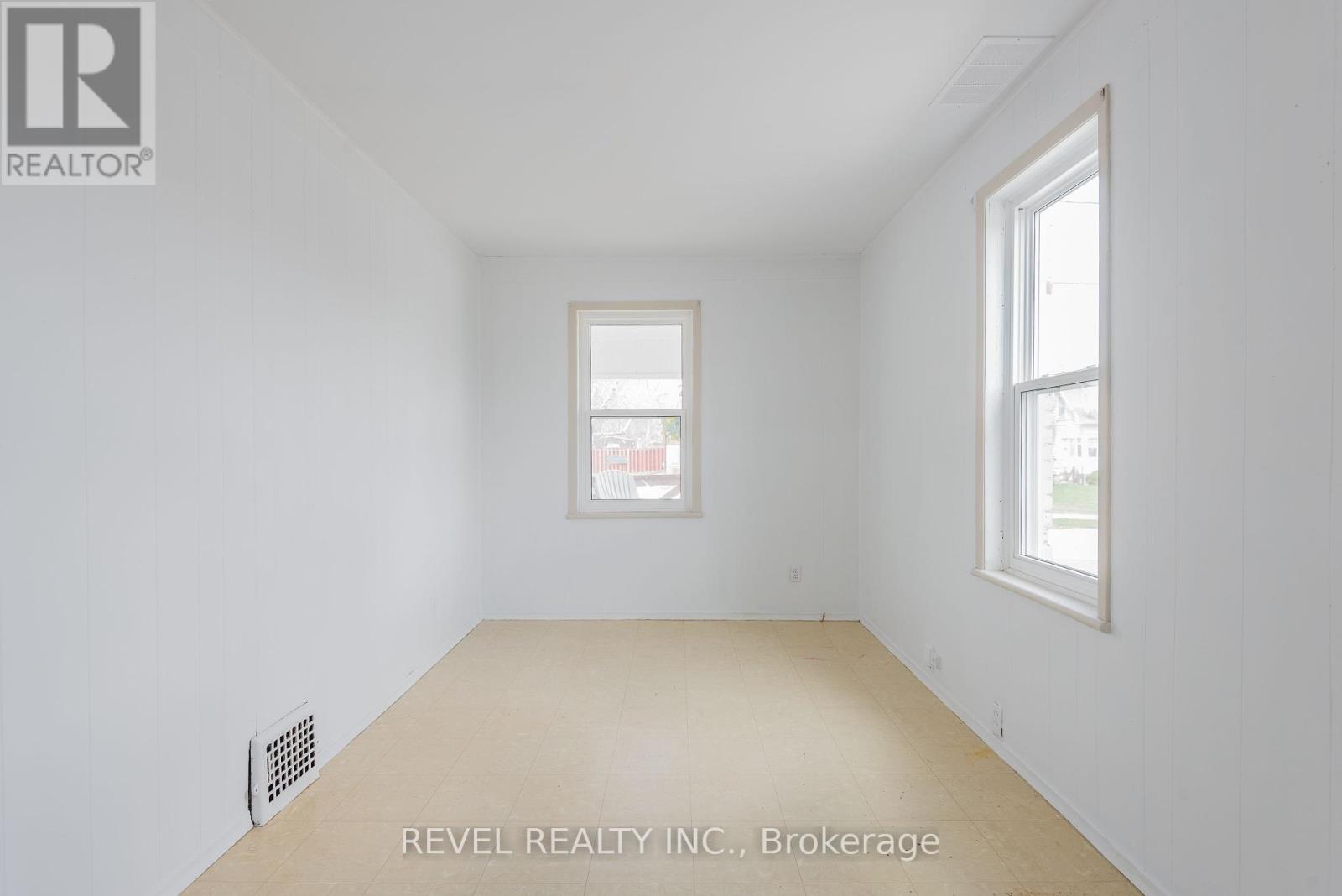 11 Vimy Road, Kawartha Lakes, Ontario  K9V 2S4 - Photo 15 - X12104023