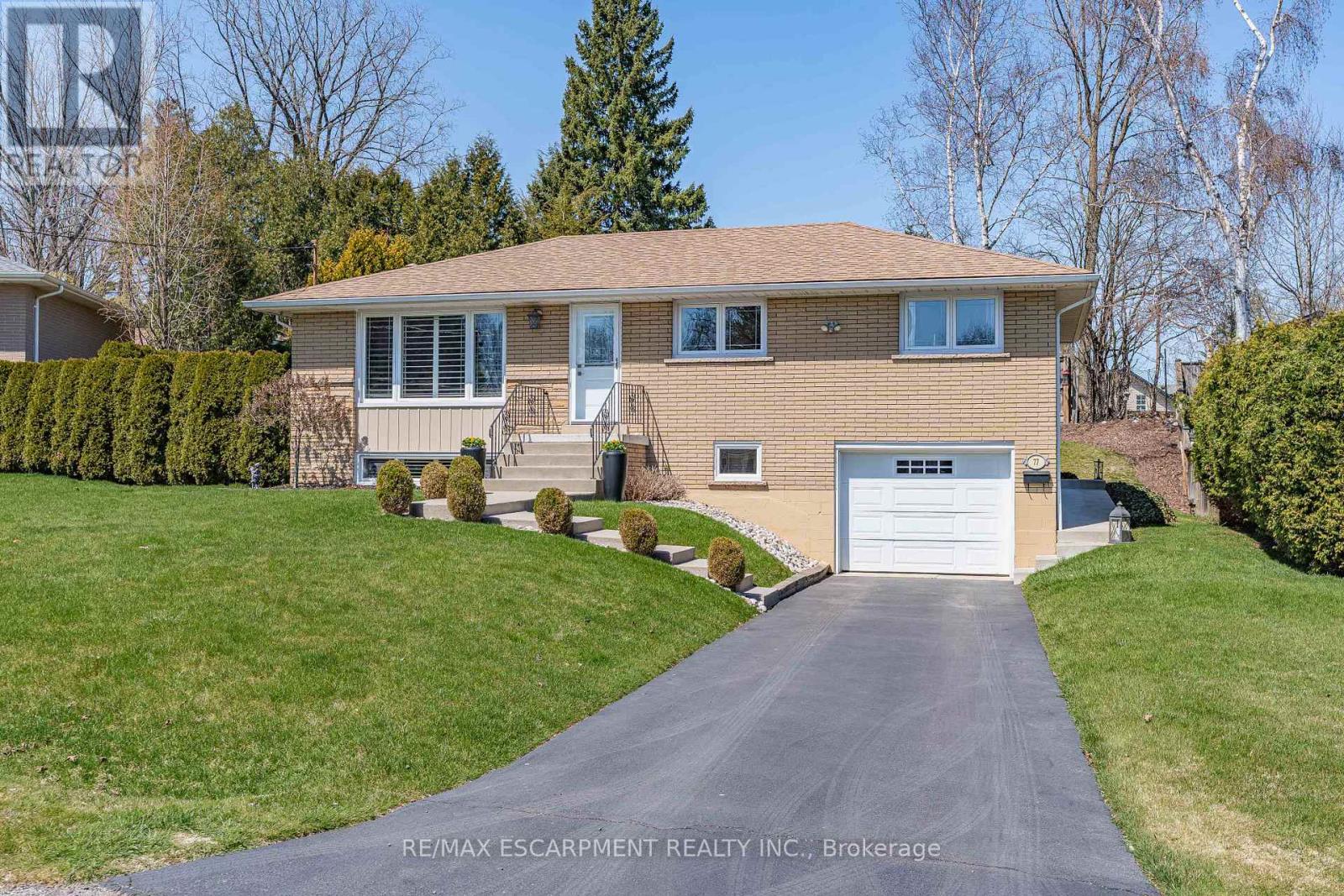 77 HILL CREST, Hamilton, Ontario