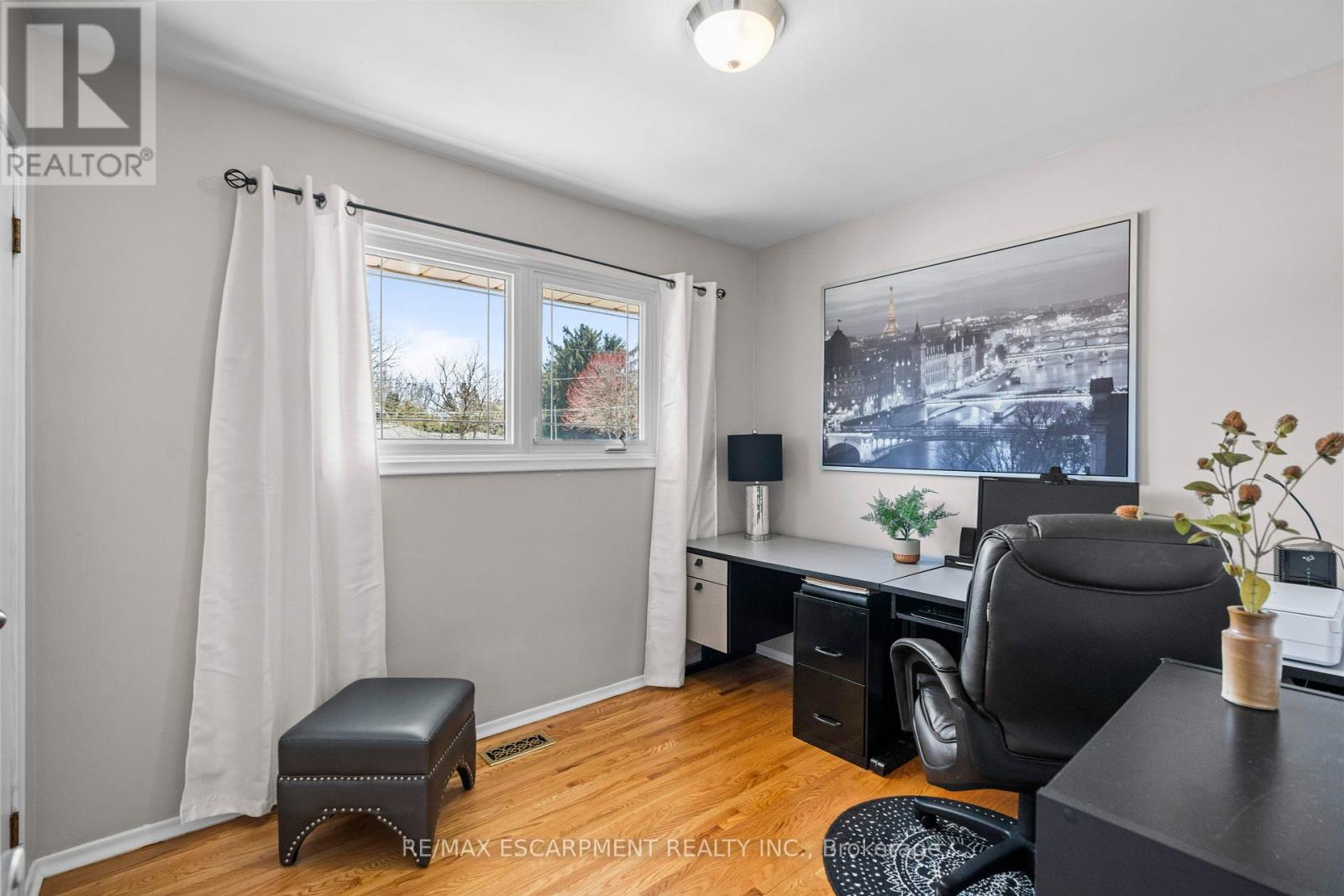 77 Hill Crest, Hamilton, Ontario  L9G 3A2 - Photo 11 - X12110229