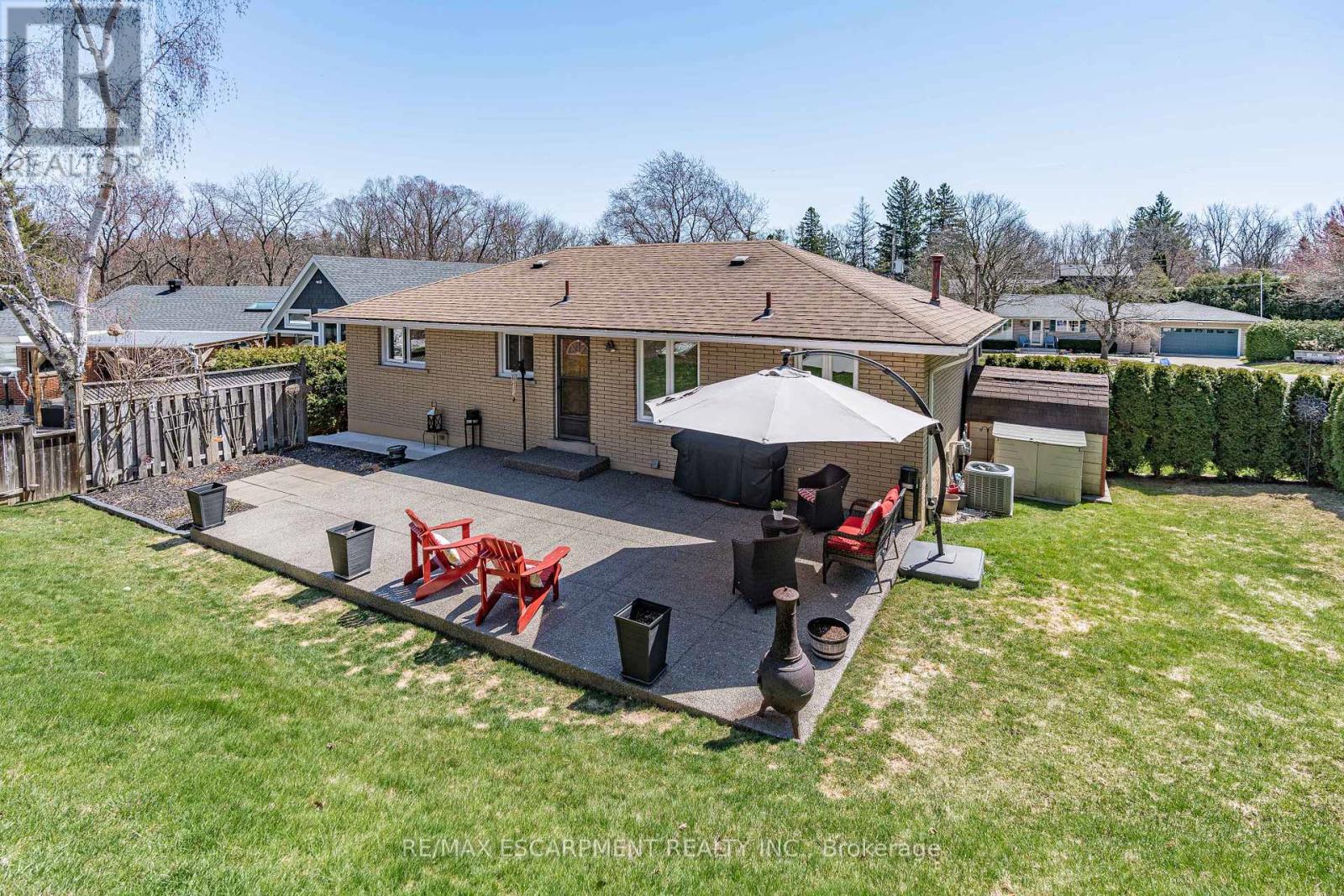 77 Hill Crest, Hamilton, Ontario  L9G 3A2 - Photo 24 - X12110229