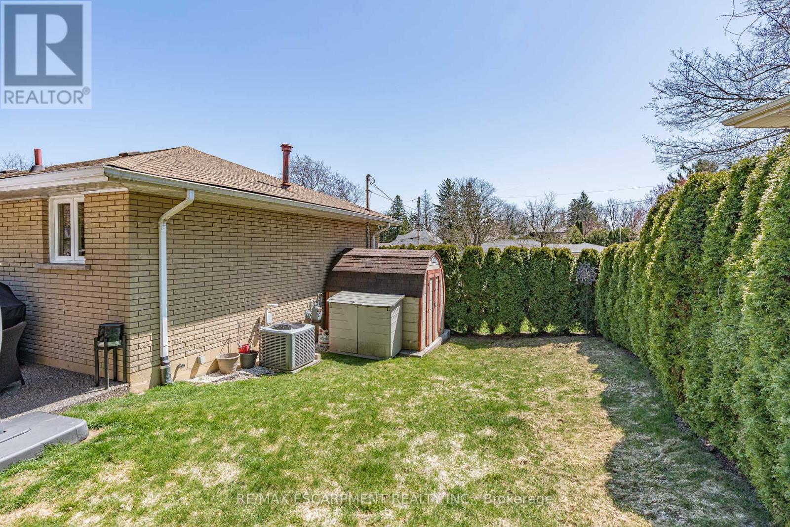 77 Hill Crest, Hamilton, Ontario  L9G 3A2 - Photo 25 - X12110229