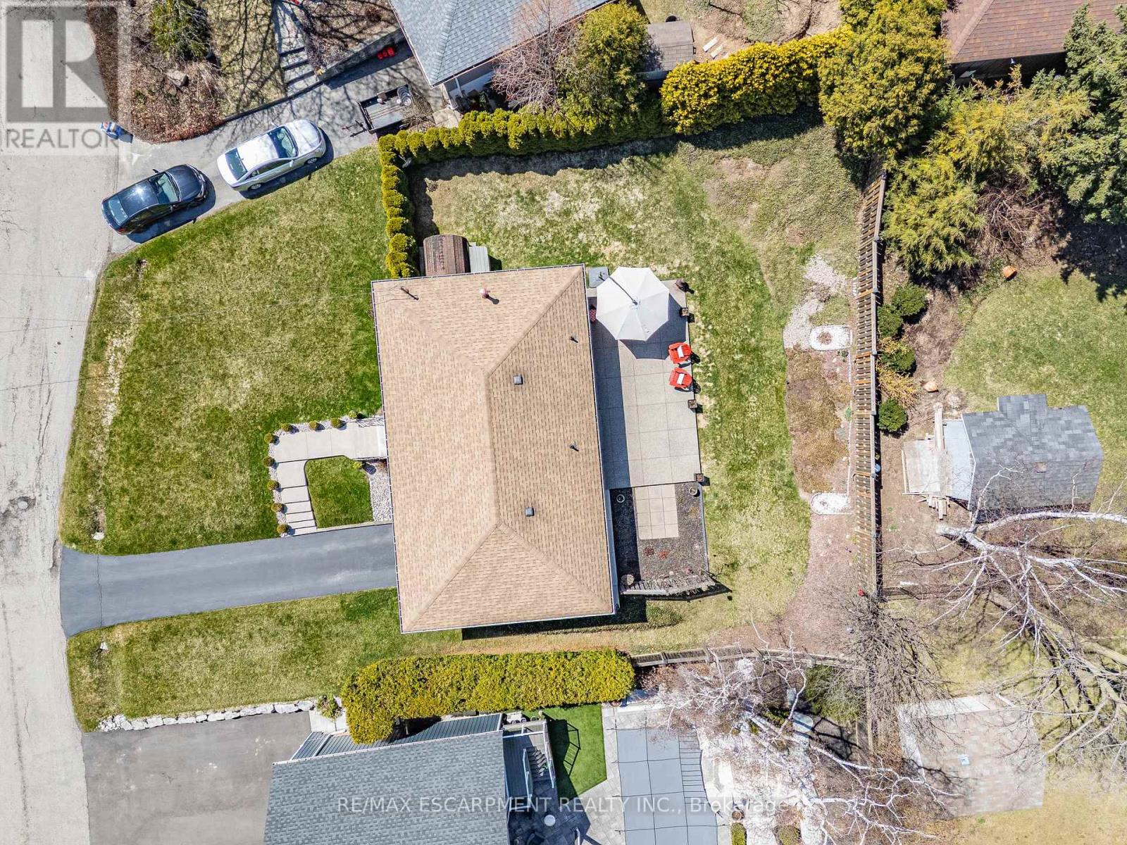 77 Hill Crest, Hamilton, Ontario  L9G 3A2 - Photo 27 - X12110229