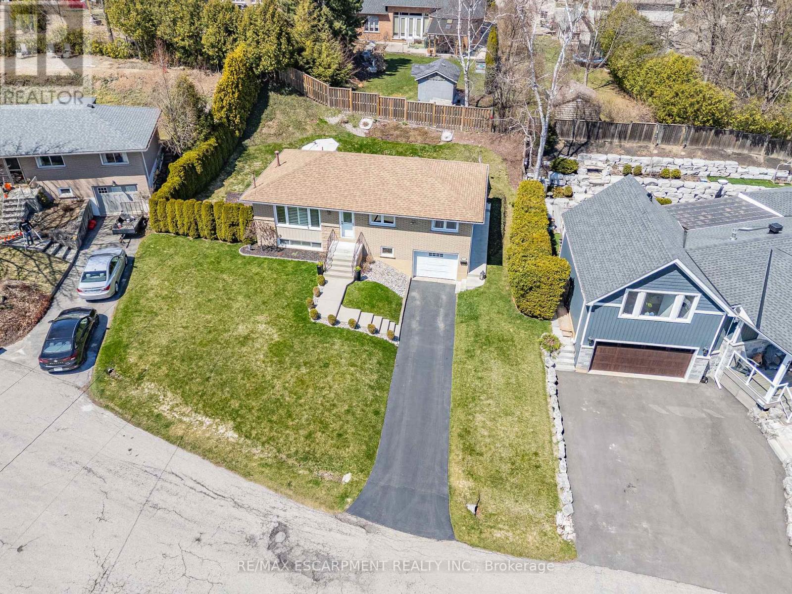 77 Hill Crest, Hamilton, Ontario  L9G 3A2 - Photo 28 - X12110229