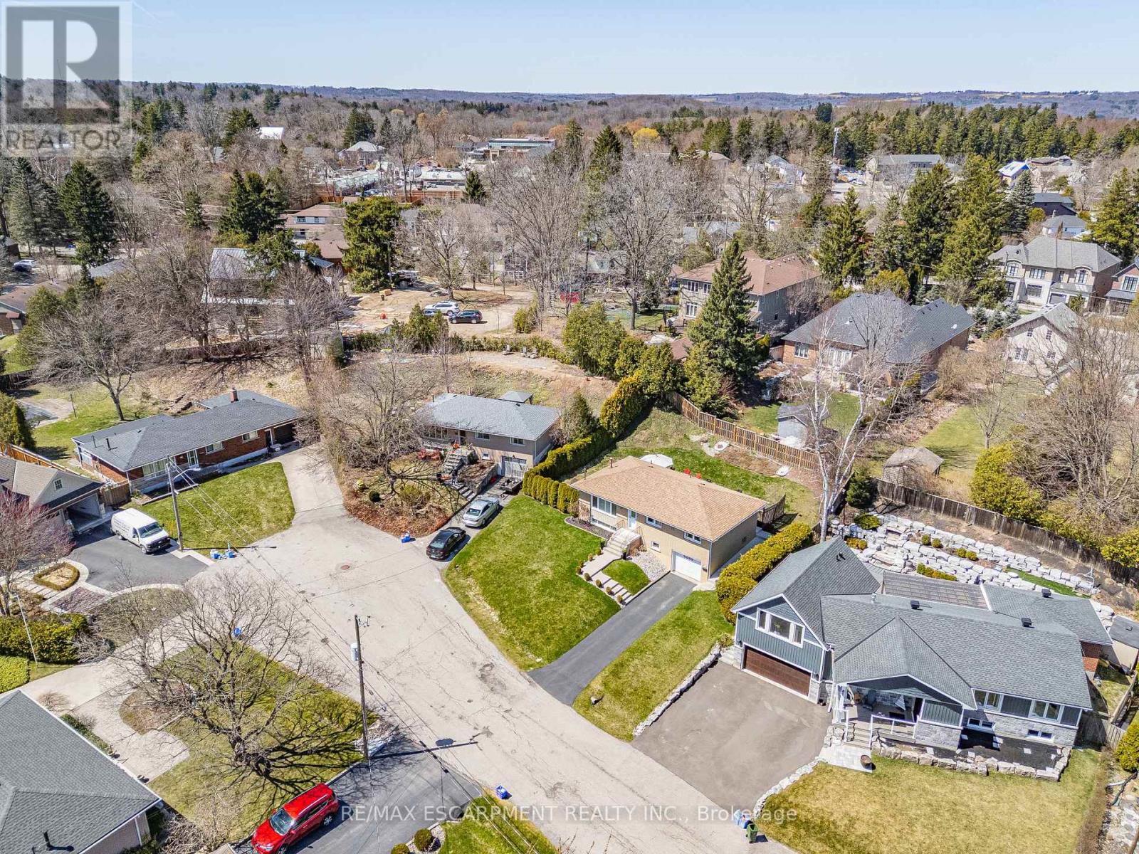 77 Hill Crest, Hamilton, Ontario  L9G 3A2 - Photo 29 - X12110229