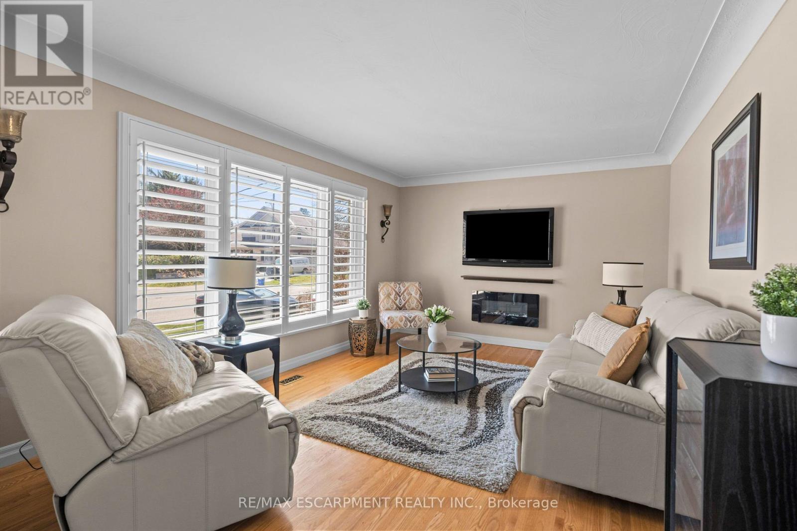 77 Hill Crest, Hamilton, Ontario  L9G 3A2 - Photo 5 - X12110229