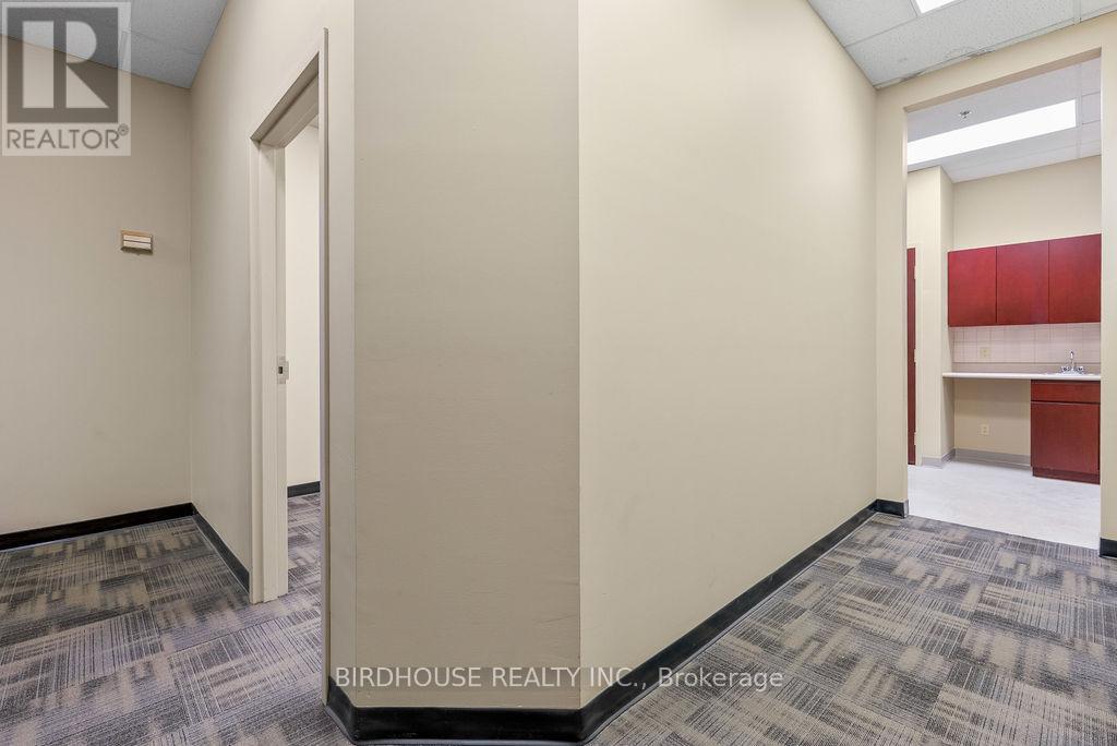 105 - 189 Kent Street W, Kawartha Lakes, Ontario  K9V 5G6 - Photo 10 - X12110394