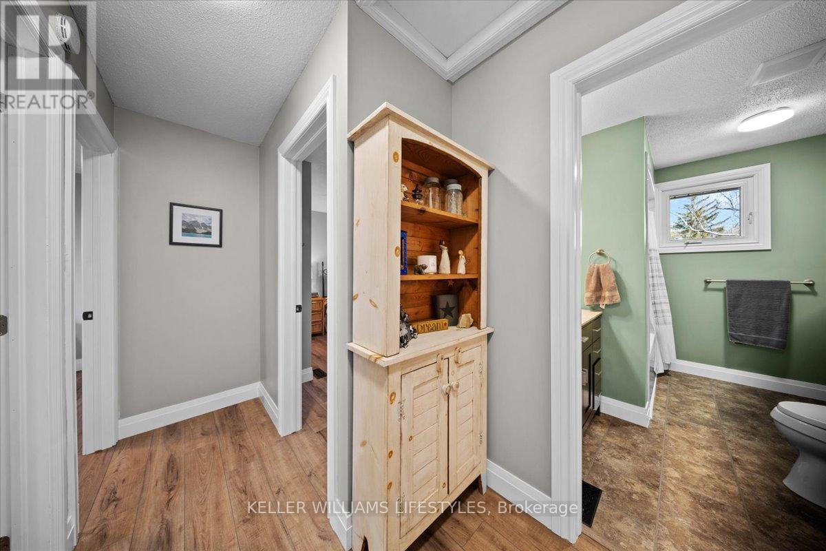 3 Juniper Place, Lambton Shores, Ontario N0N 1J0 - Photo 26 - X12034173