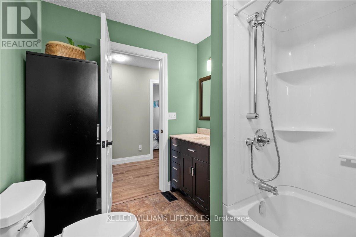 3 Juniper Place, Lambton Shores, Ontario N0N 1J0 - Photo 19 - X12034173