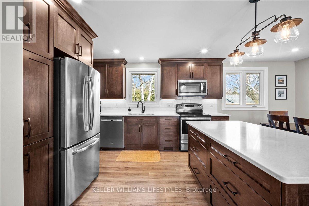 3 Juniper Place, Lambton Shores, Ontario N0N 1J0 - Photo 9 - X12034173