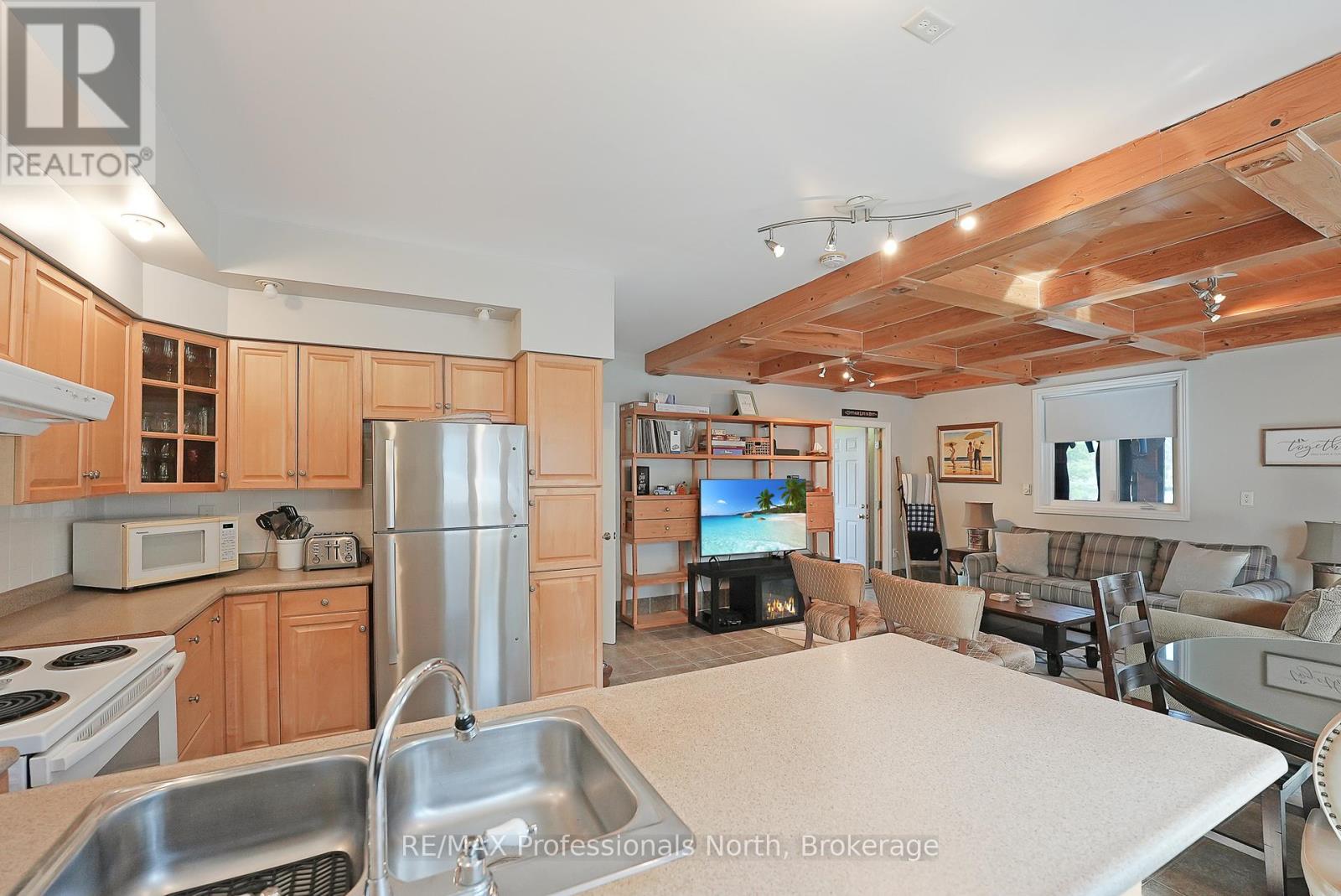 1008 Cherokee Trail, Algonquin Highlands, Ontario P1H 0K1 - Photo 10 - X12110410