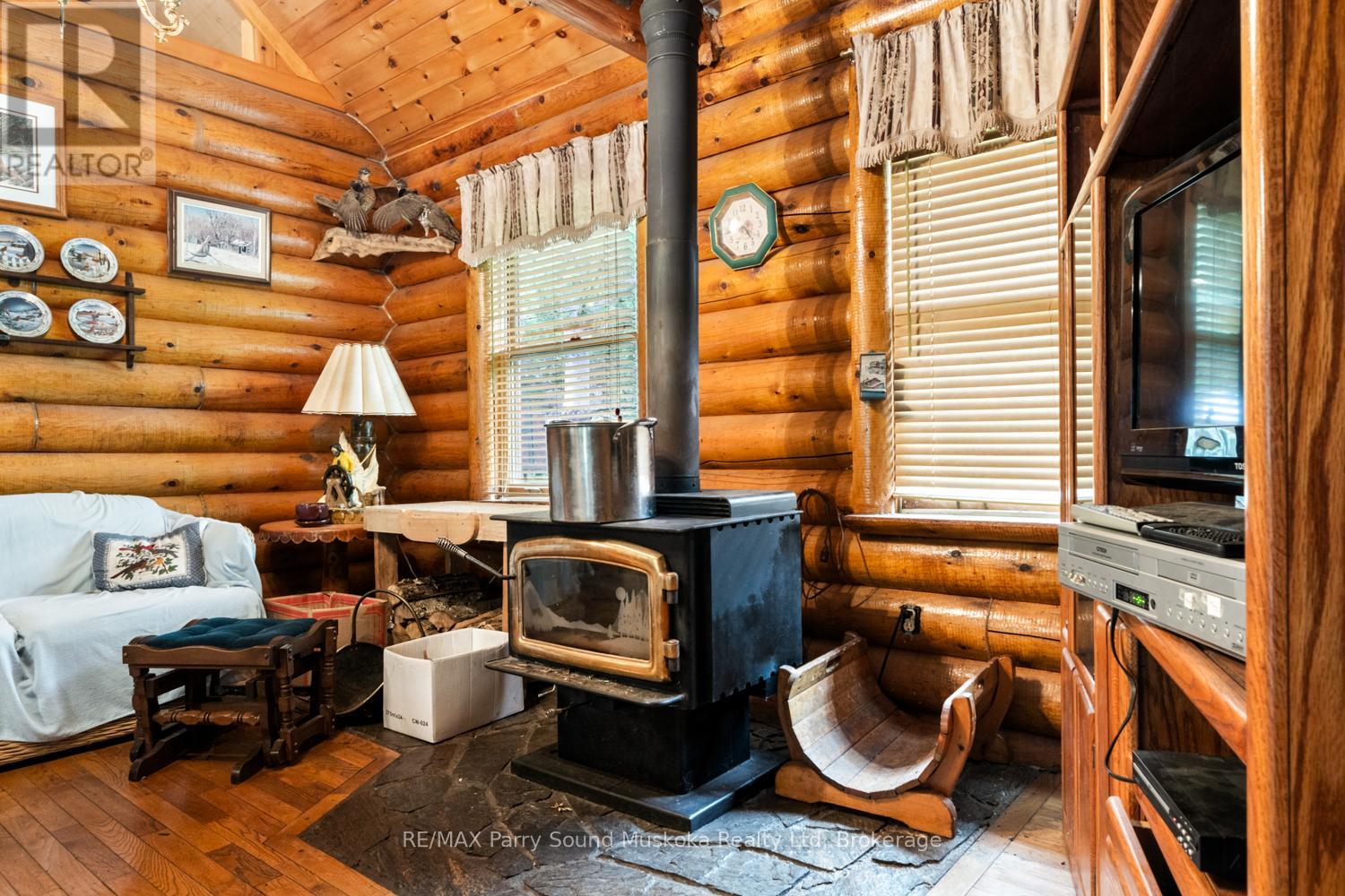 16 B Magnet Road, Magnetawan, Ontario  P0A 1P0 - Photo 33 - X12110496