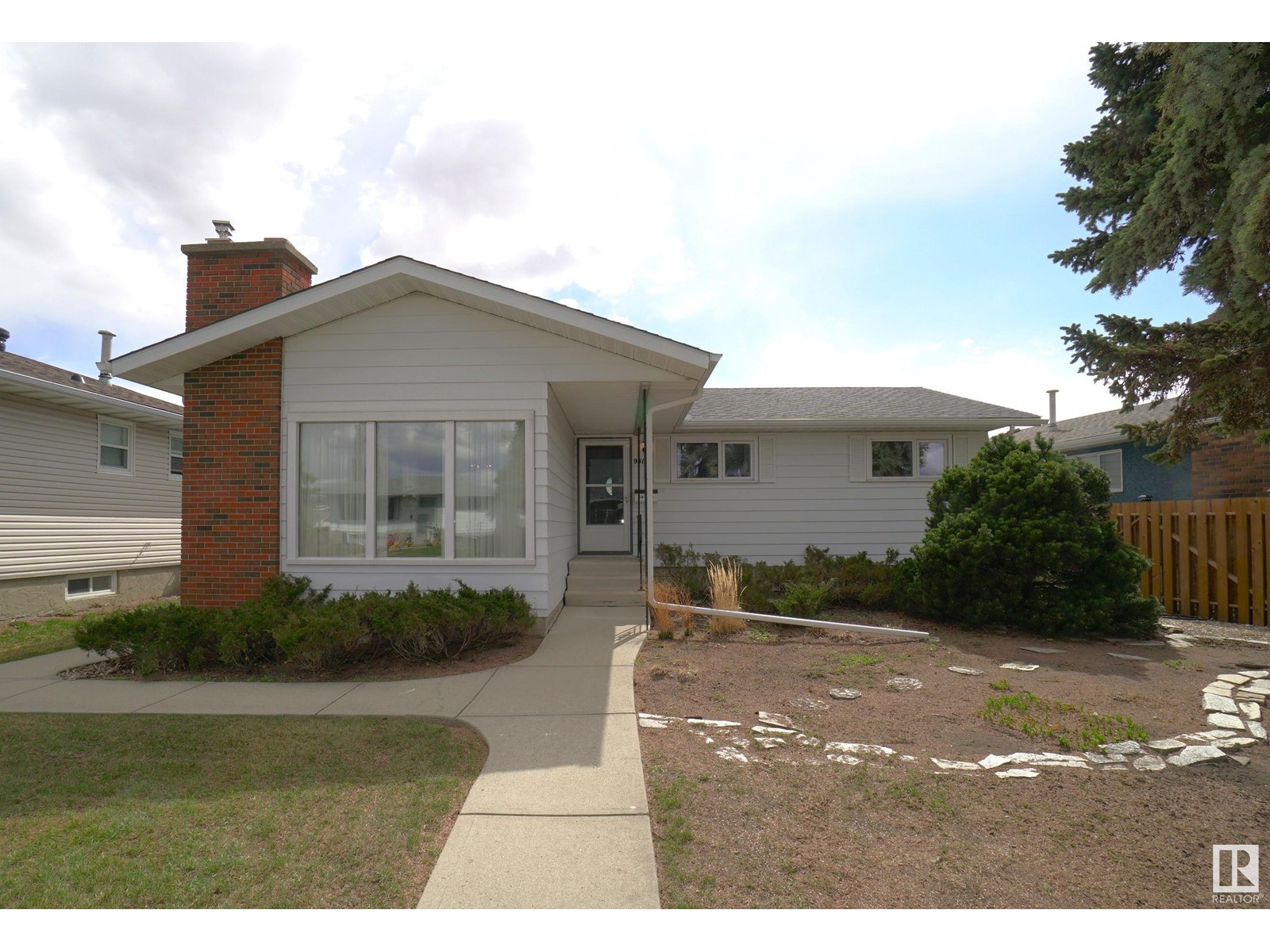 Property at 9411 139 AV NW image 1