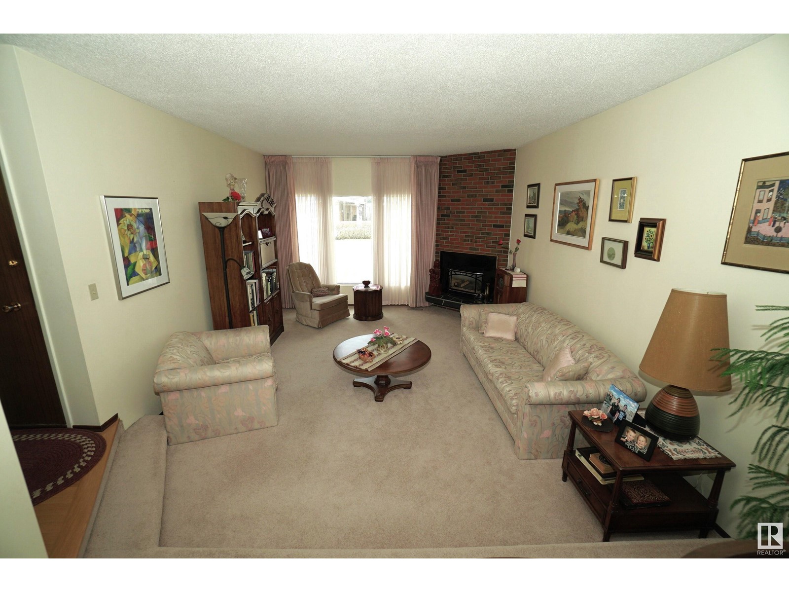 Property at 9411 139 AV NW image 5