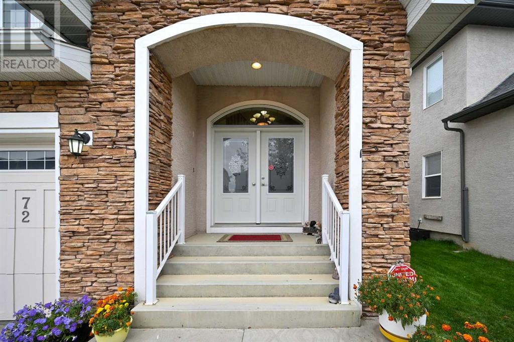 Property at 72 Sherwood Way NW image 3