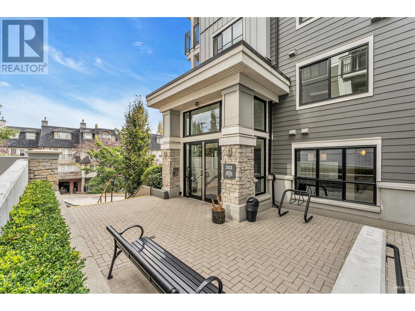 310 202 Lebleu Street, Coquitlam, British Columbia  V3K 4L6 - Photo 2 - R2995097