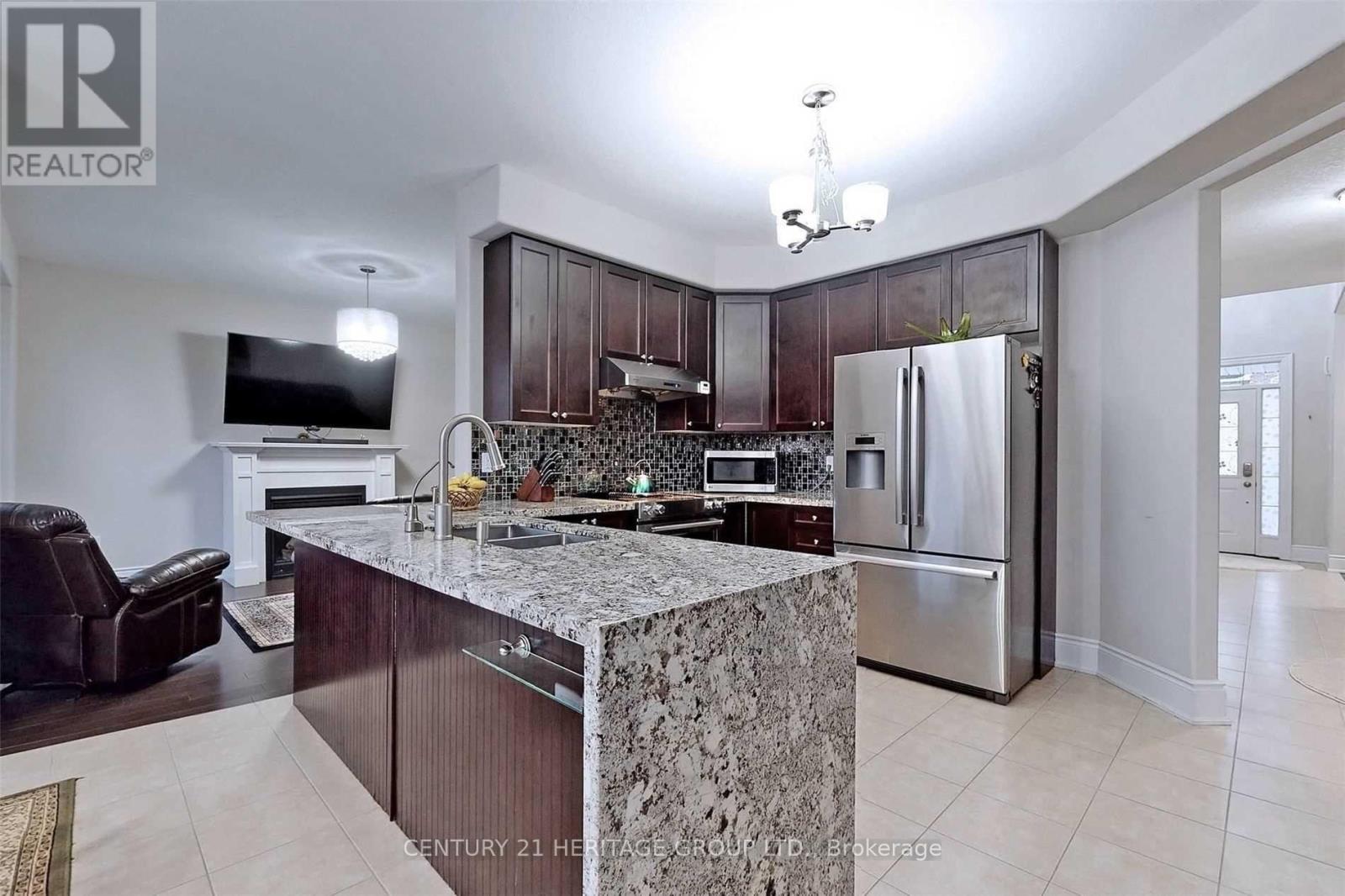 16 Tim Jacobs Drive, Georgina, Ontario  L4P 4C7 - Photo 9 - N12110378