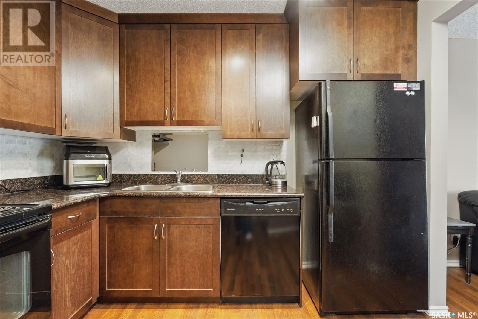 Property at 11 1001 Lansdowne AVENUE image 4