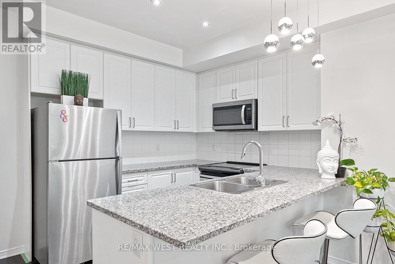 58 - 35 Applewood Lane, Toronto, Ontario  M9C 0C1 - Photo 11 - W12110392