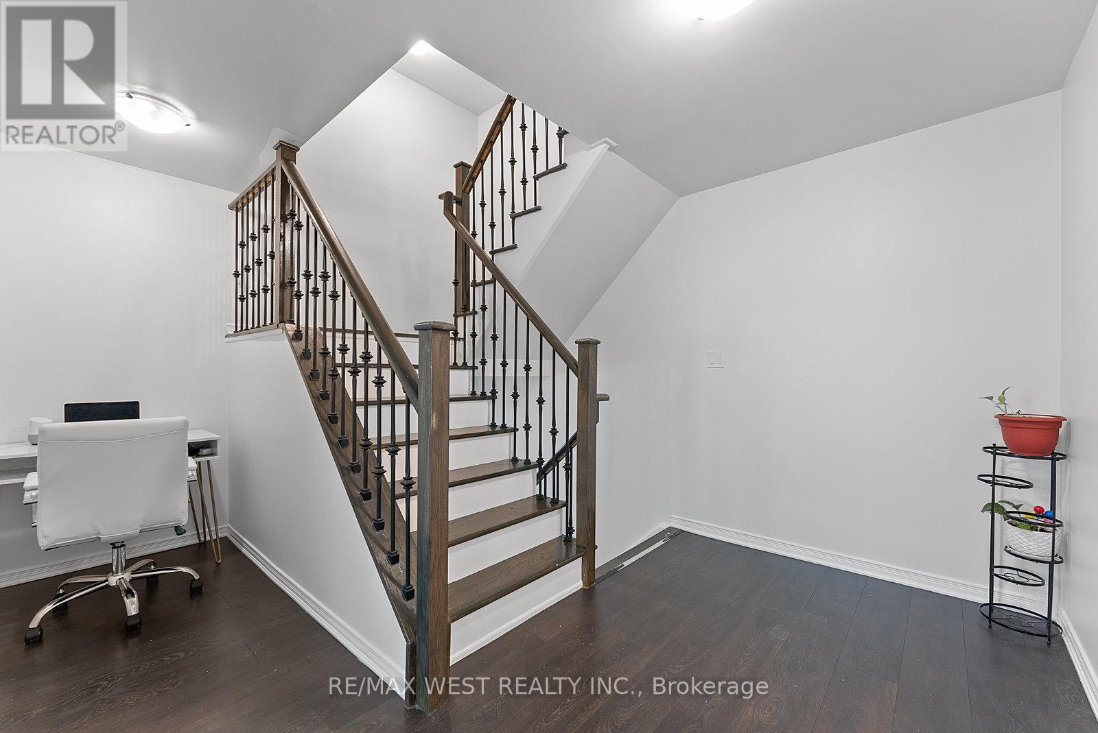 58 - 35 Applewood Lane, Toronto, Ontario  M9C 0C1 - Photo 16 - W12110392