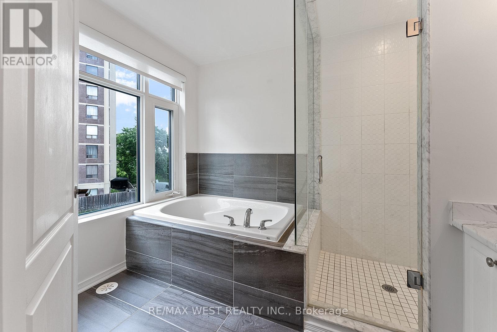 58 - 35 Applewood Lane, Toronto, Ontario  M9C 0C1 - Photo 25 - W12110392