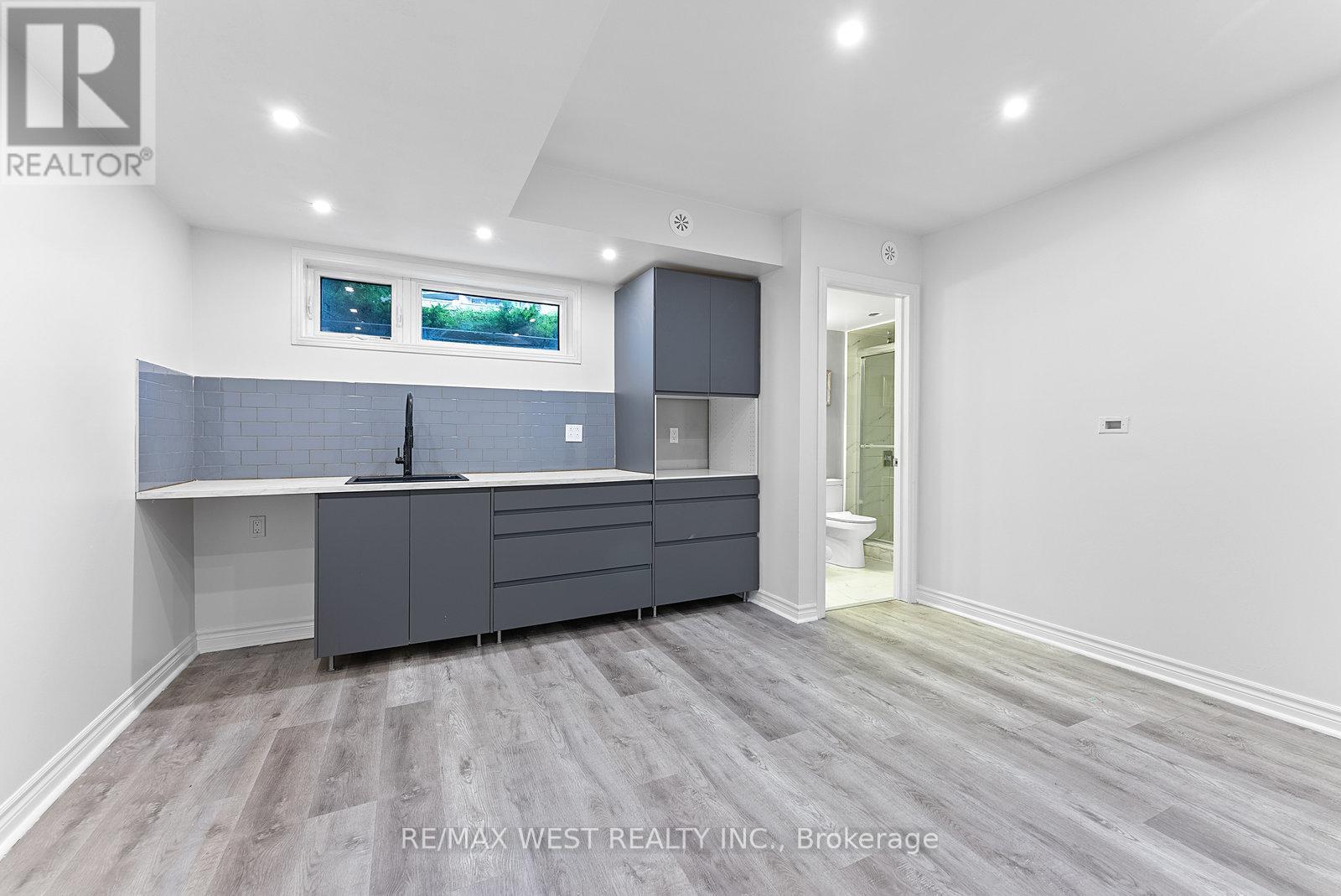 58 - 35 Applewood Lane, Toronto, Ontario  M9C 0C1 - Photo 34 - W12110392