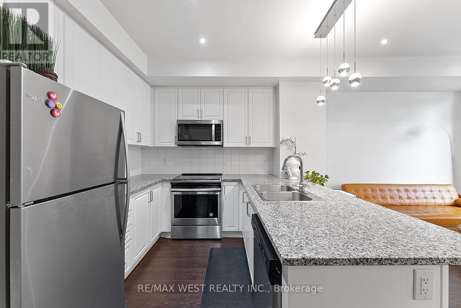 58 - 35 Applewood Lane, Toronto, Ontario  M9C 0C1 - Photo 8 - W12110392