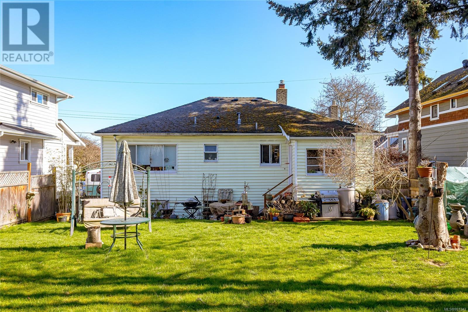 Property at 148 Olive St image 2