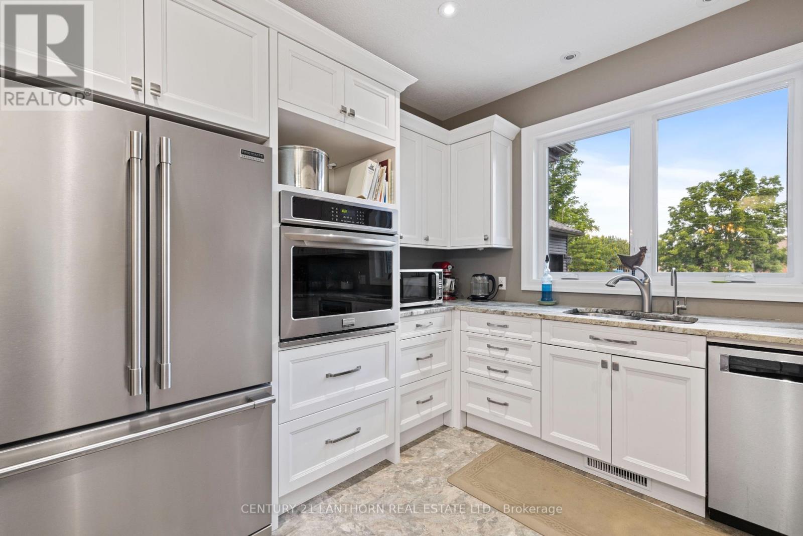 Property at 25 POWERLINE ROAD image 3
