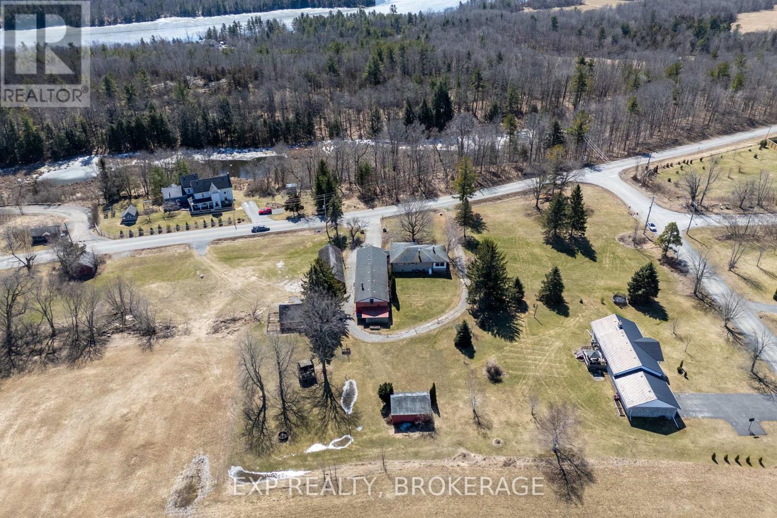 3454 Round Lake Road, South Frontenac, Ontario  K8A 6W8 - Photo 41 - X12110566