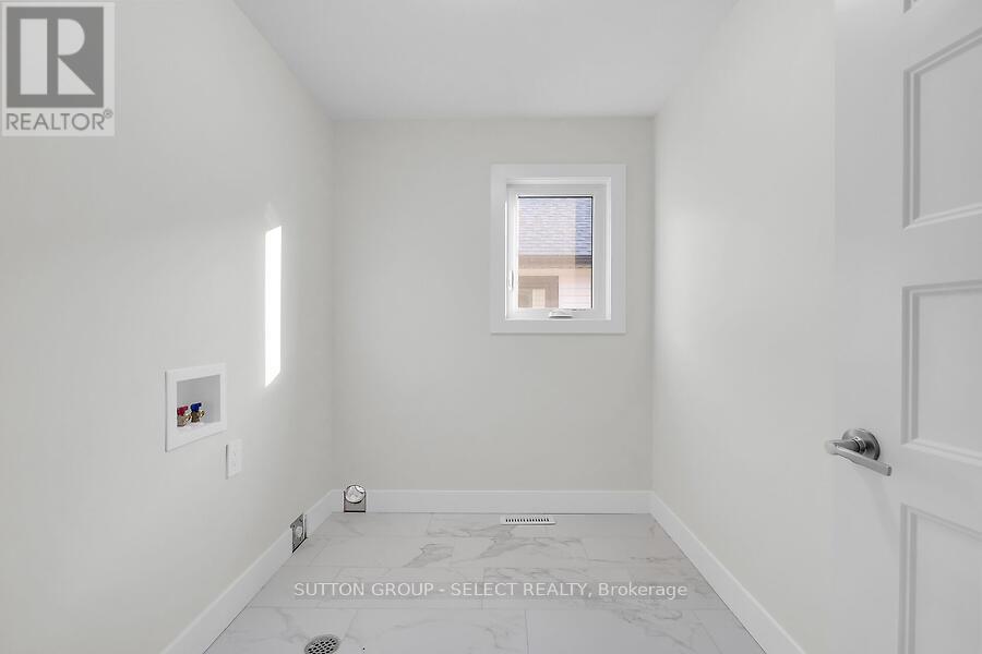 17 - 7966 Fallon Drive, Lucan Biddulph, Ontario  N0M 1V0 - Photo 19 - X12110526