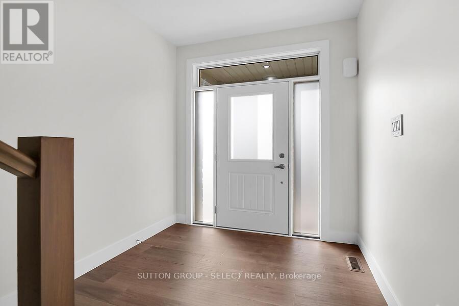 17 - 7966 Fallon Drive, Lucan Biddulph, Ontario  N0M 1V0 - Photo 2 - X12110526