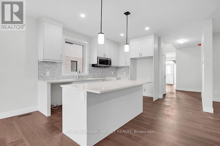 17 - 7966 Fallon Drive, Lucan Biddulph, Ontario  N0M 1V0 - Photo 5 - X12110526